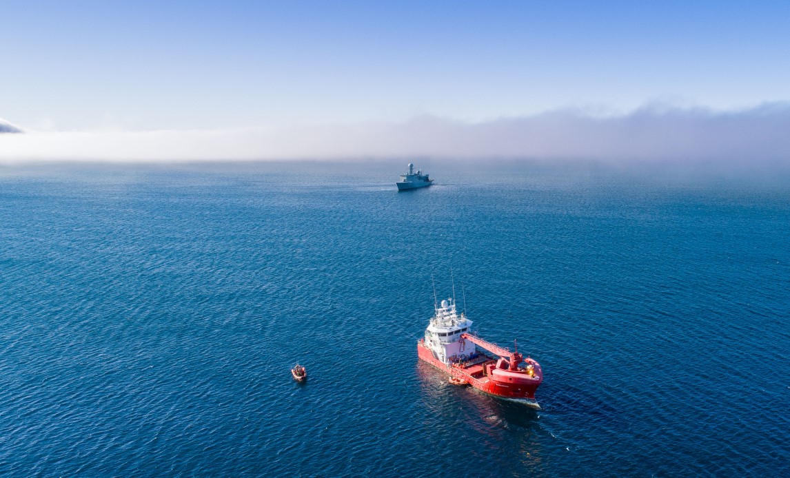 HDMS THETIS assisterer civilt skib i Grønland