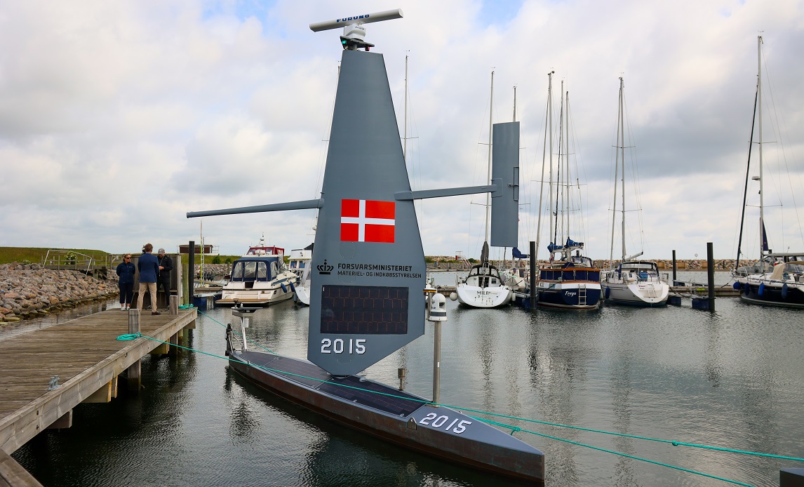 Test af forskellige ubemandede sejlende enheder er en af de mange opgaver, FMI står overofor. Her ses den amerikanske Saildrone, der blev søsat fra Køge Marina i sommer.